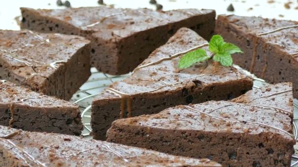 Chocolate brownie cake — Stock Video