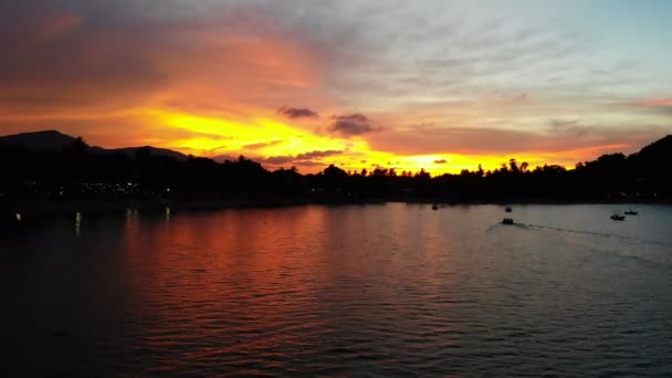 Vista Sul Tramonto Delle Onde Del Mare Spiaggia Sabbiosa Cielo — Video Stock