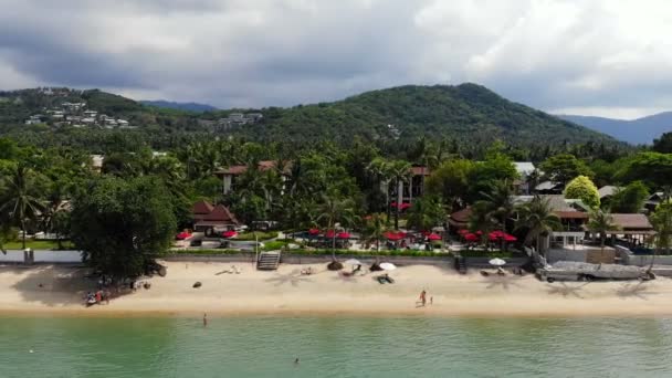 Pintoresco Puerto Deportivo Con Olas Marinas Playa Tropical Cielo Azul — Vídeos de Stock