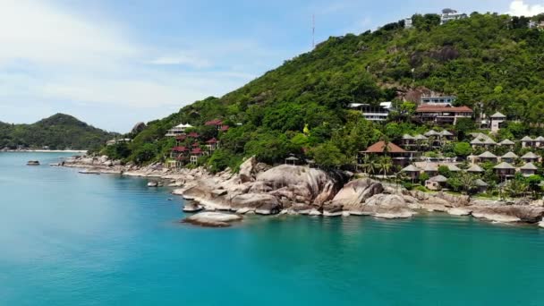 Tropikal Plaj Ile Pitoresk Marina Havadan Görünümü — Stok video