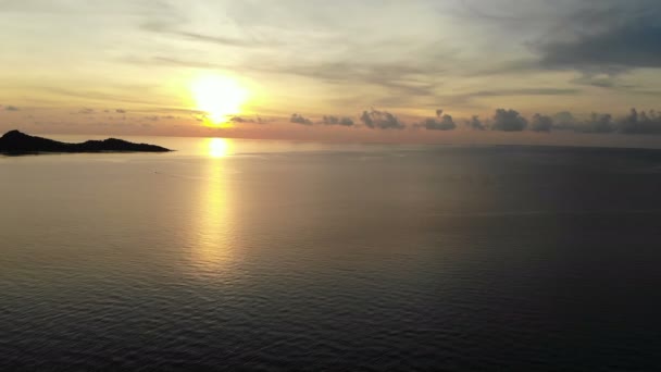 Fantastiska Flygfoto Över Havet Och Dramatisk Solnedgång Sky — Stockvideo