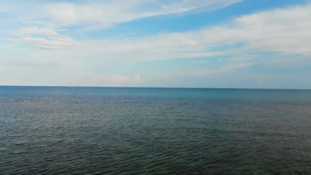 Pintoresco Puerto Deportivo Con Horizonte Playa Arena Cielo Azul — Vídeo de stock