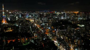 Japonya'da Tokyo şehrinde zaman atlamalı görünümü, gece görünümü