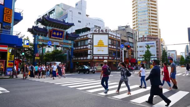 Yokohama Japão Julho 2018 Passagem Carros Pessoas Caminham Cruzando Yokohama — Vídeo de Stock