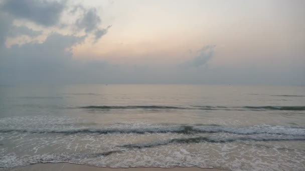 Coucher Soleil Sur Les Vagues Mer Plage Sable Ciel Spectaculaire — Video