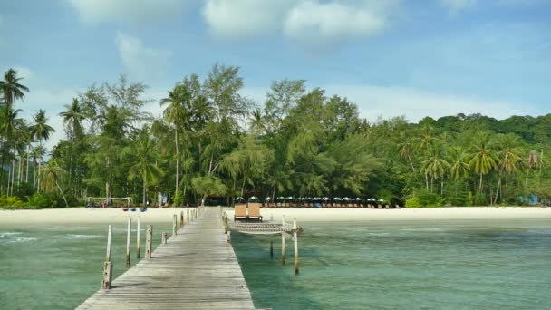 Tropical Beach Wooden Pier Sunny Day — Stock Video