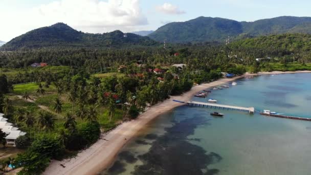海と熱帯の島の素晴らしい空撮 — ストック動画