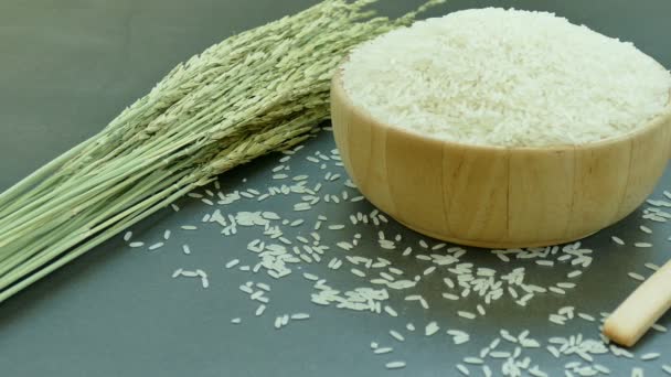 Surowy Ryż Drewniane Miski Łyżki Wideo — Wideo stockowe