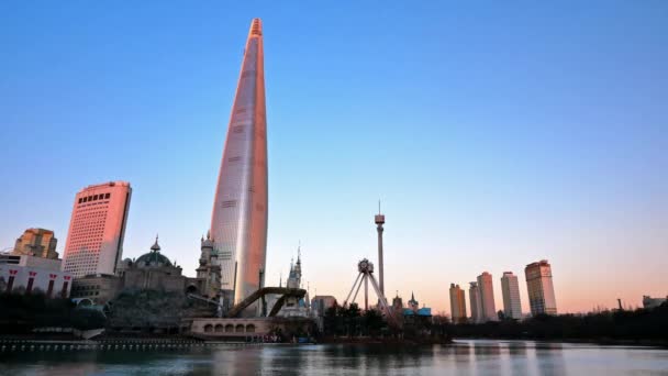 首尔的城市景观与乐天世界塔 超高的摩天大楼 — 图库视频影像