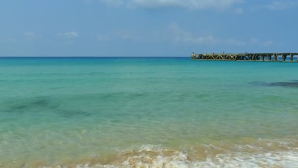 Picturesque Marina Sea Waves Sandy Beach Blue Sky — Stock Video