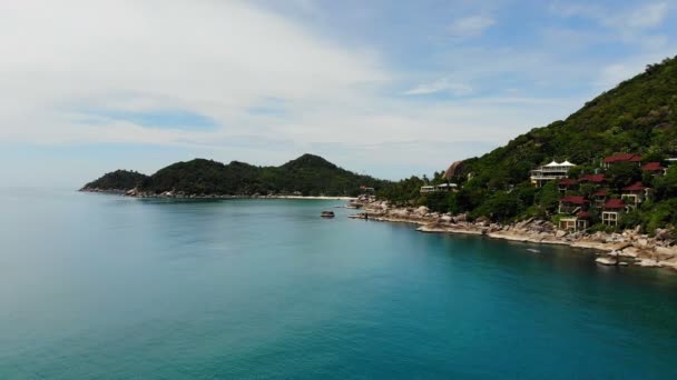 Plage Tropicale Avec Palmiers Vagues Bleu Océan — Video