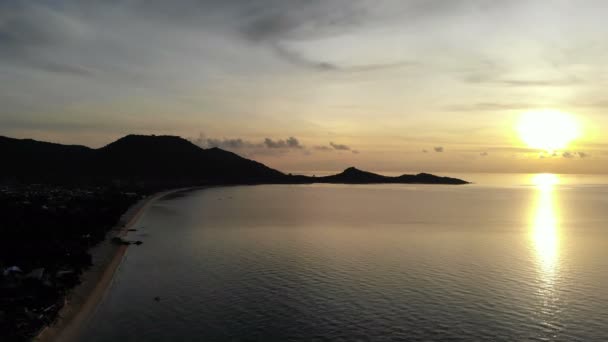 Fantastiska Flygfoto Över Havet Och Dramatisk Solnedgång Sky — Stockvideo