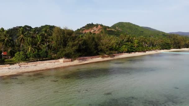 晴れた日に海と熱帯の島の素晴らしい空撮 — ストック動画