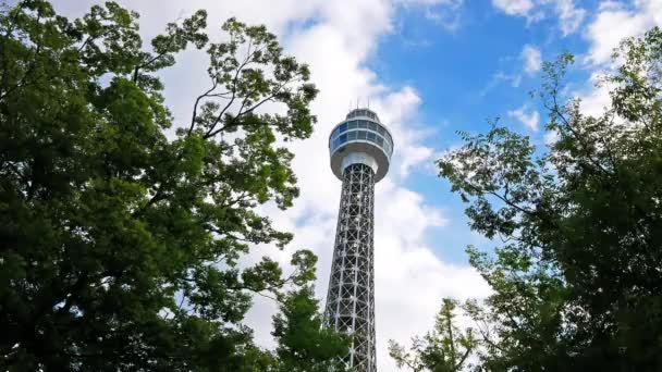 Θαλάσσιος Πύργος Κατά Του Γαλάζιου Ουρανού Στη Γιοκοχάμα Ιαπωνία — Αρχείο Βίντεο