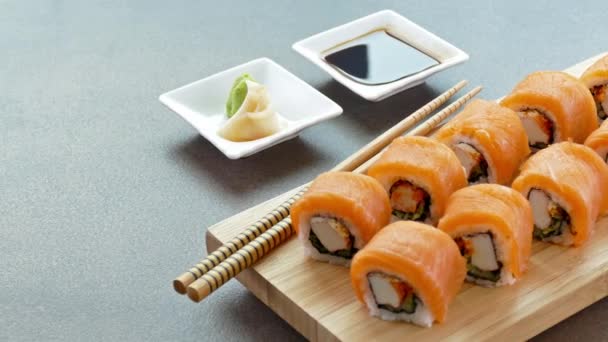 Sushi Fresco Con Salsa Plato Madera Estilo Comida Japonesa — Vídeos de Stock