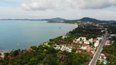 deniz ve tropik ada şaşırtıcı havadan görünümü