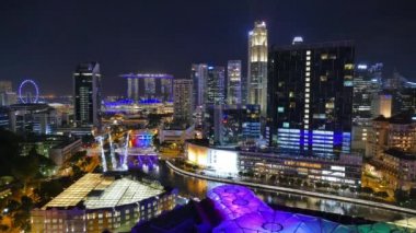 Singapur gece manzarası, modern şehir.