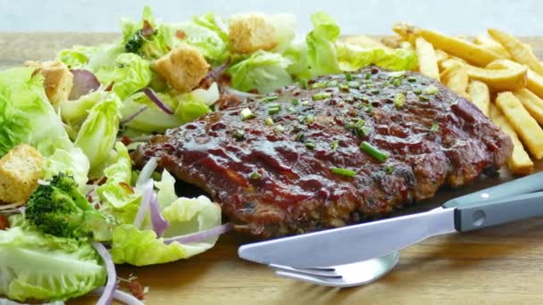 Vynikající Grilovaný Hovězí Steak Zeleninou Hranolky — Stock video