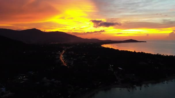 Solnedgång Utsikt Över Havets Vågor Sandstrand Och Dramatisk Himmel — Stockvideo