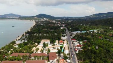 deniz ve tropik ada şaşırtıcı havadan görünümü