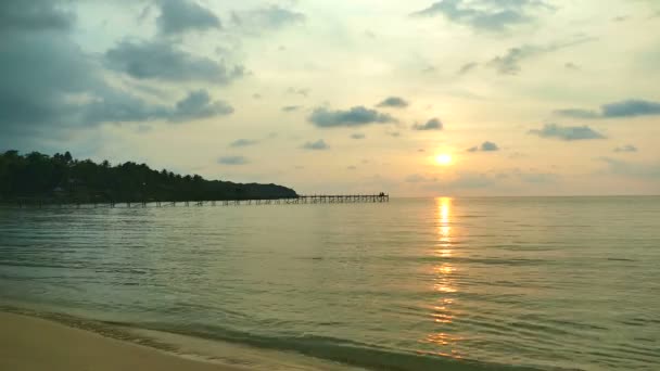 Zonsondergang Zee Golven Dramatische Hemel — Stockvideo