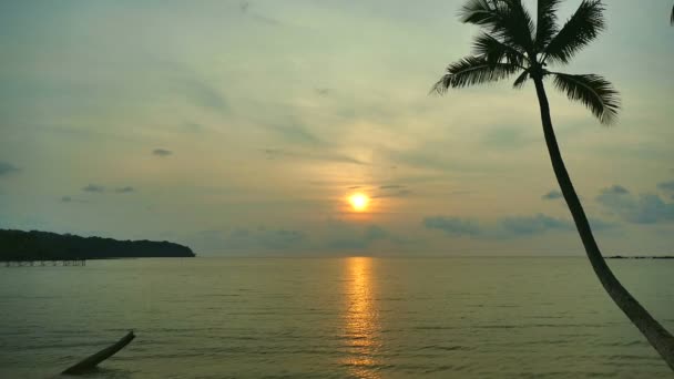 Vista Tramonto Delle Onde Del Mare Cielo Drammatico — Video Stock