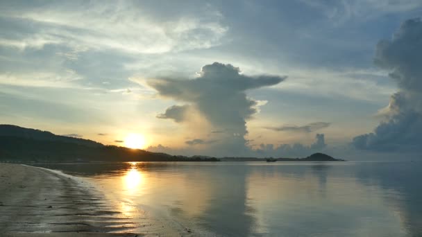 Sunset View Sea Waves Sandy Beach Dramatic Sky — Stock Video