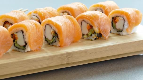 Sushi Fresco Com Molho Placa Madeira Estilo Comida Japonesa — Vídeo de Stock