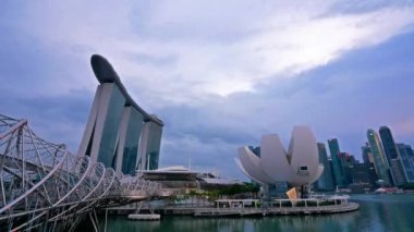 Marina Körfezi Sands manzarası, Singapur 'daki Marina Körfezi' ne bakan birleşik tatil beldesi