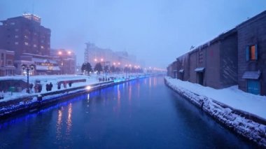 OTARU, JAPONYA - 6 Şubat 2019: Otaru Hokkaido kanalında güzel bir kış günü