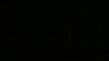 4k klip Gece gökyüzünde Güzel Havai fişek görüntüsü