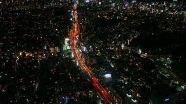 Geceleri Japonya 'daki Tokyo şehrinde zaman aşımı görüntüsü