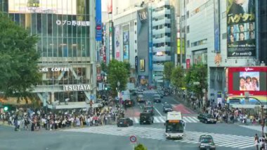 TAIPEI, TAIWAN - 28 Kasım 2018: Ximending geçidinde yürüyen yayalar
