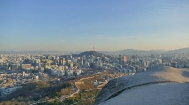 Seul 'ün Güney Kore' deki Seul kulesiyle olan tarihi 4K.