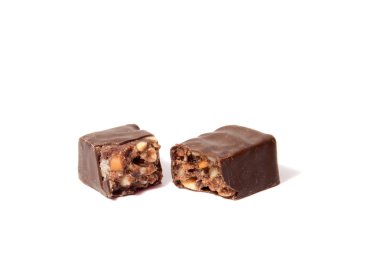 Beyaz arka plan üzerinde izole çikolata şeker. lezzetli truffle. İzole lezzetli çikolatalı pralin