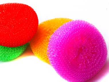 Mutfak scourer yastıkları üzerine beyaz izole Üstten Görünüm