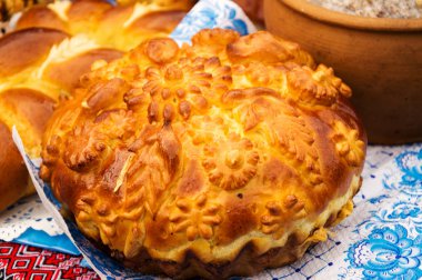 Noel Ekmek (kalach), Ukrayna'da ahşap arka plan üzerinde geleneksel Noel yemeği