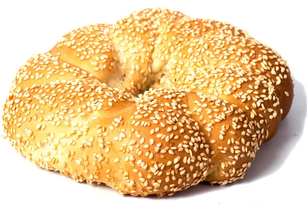 白い背景の上の新鮮な自家製のパン — ストック写真