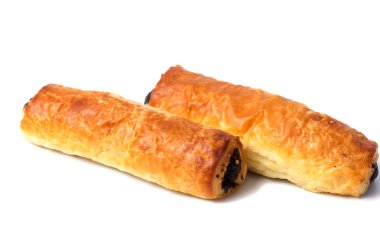 Beyaz arka planda izole tohumlu taze kahvaltı ekmeği rulosu.