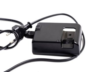 Batarya Charger beyaz arkaplanda izole edildi