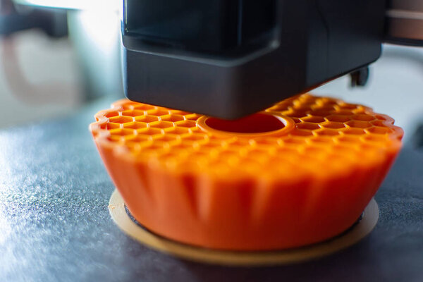 3d printer printing an object on the tray with pla filament, corn starch, non-waterproof filament