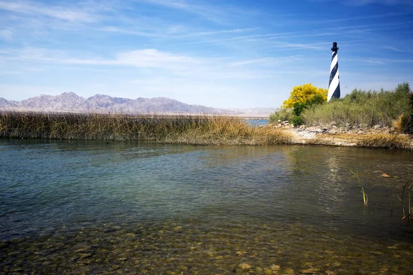 Lake Havasu City, Arizona yakınlarında Gölü kıyısındaki Havasu minyatür deniz feneri