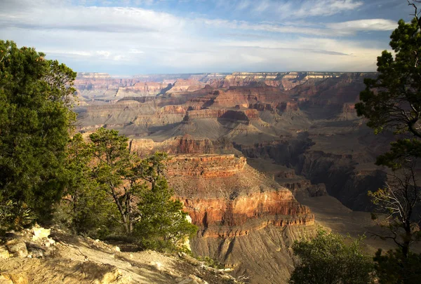 Büyük Kanyon south rim den bir görünüm.
