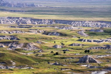 Geç öğleden sonra Güney Dakota'daki Badlands Ulusal Parkı'göster
