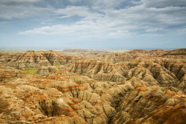 Geç öğleden sonra Güney Dakota'daki Badlands Ulusal Parkı'göster