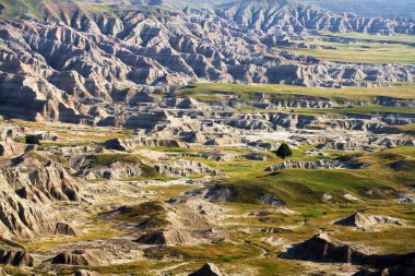 Geç öğleden sonra Güney Dakota'daki Badlands Ulusal Parkı'göster