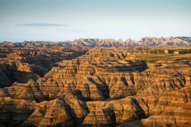 Büyük Badlands noktası Badlands Ulusal Parkı, Güney Dakota'güneş doğarken