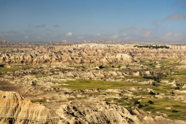 Geç öğleden sonra Güney Dakota'daki Badlands Ulusal Parkı'göster