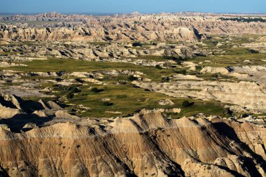 Geç öğleden sonra Güney Dakota'daki Badlands Ulusal Parkı'göster