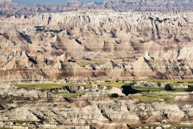 Geç öğleden sonra Güney Dakota'daki Badlands Ulusal Parkı'göster